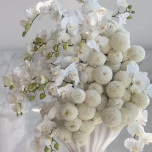 ΣΎΝΘΕΣΗ ΛΕΥΚΗ ΜΕ ΤΕΧΝΗΤΆ ΑΝΘΗ ΣΕ ΒΑΖΟ Υ 0,60Μ.